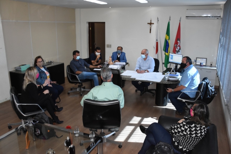 8 PROFISSIONAIS DA VALE, NA CIDADE, COM COVID-19