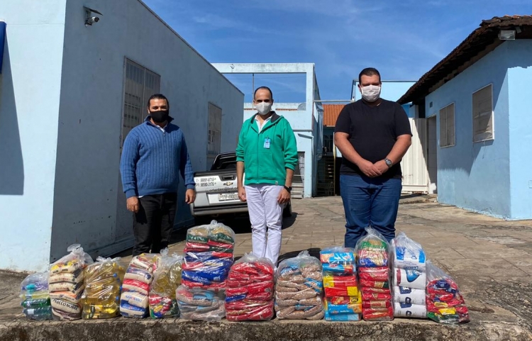 DOAÇÃO DE APROXIMADAMENTE 200KG DE ALIMENTOS