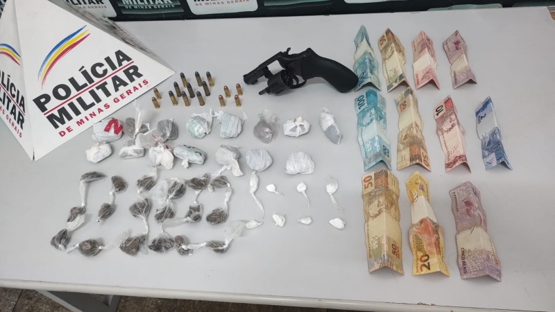 GAROTOS DE 16 ANOS, COM COCAÍNA, MACONHA E ARMA 