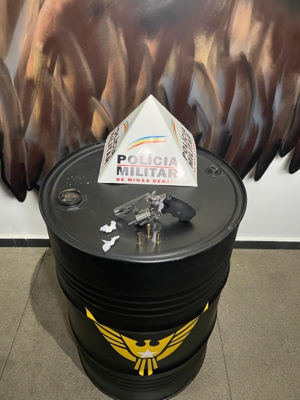 AMEAÇA COM ARMA DE FOGO, FOGE, MAS É PRESO