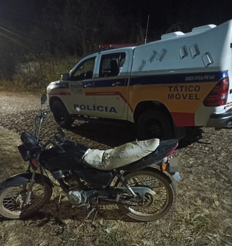 HOMEM COM A MÃO ENGESSADA É PRESO
