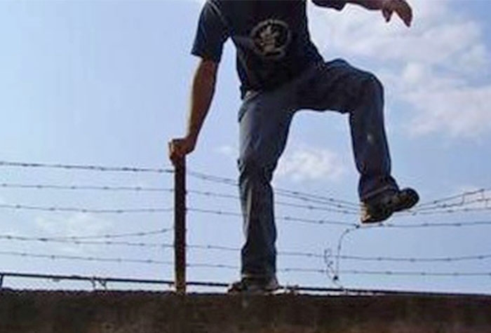 TRAFICANTE FOGE E DESAPARECE, AO VER PMs