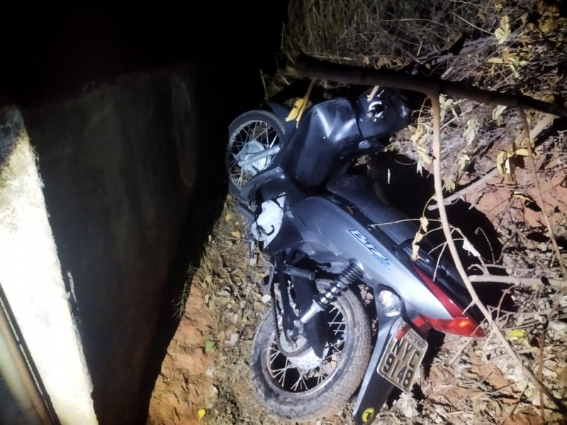 MOTOCICLISTA INABILITADO FOGE, MAS É DETIDO